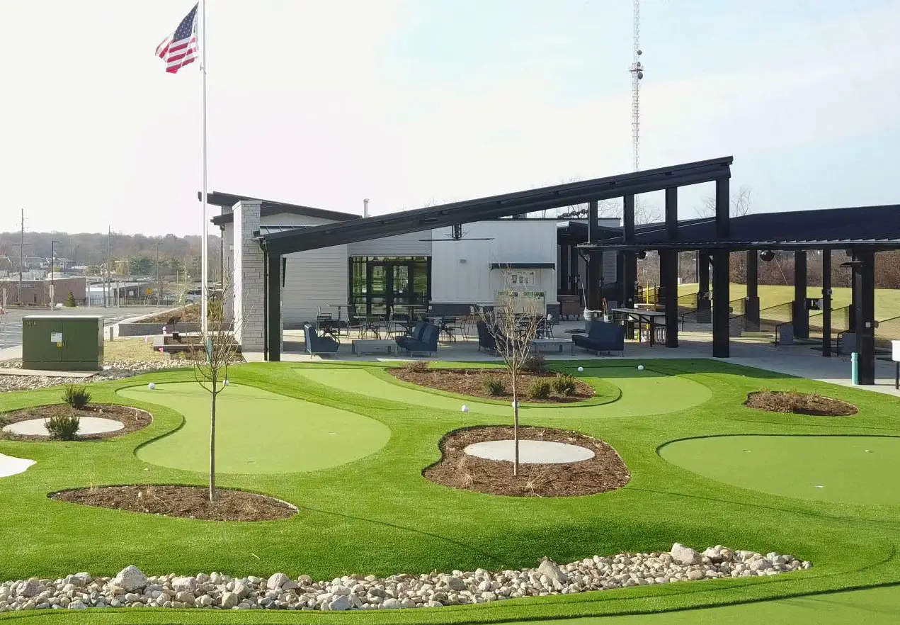 Commercial golf green installation