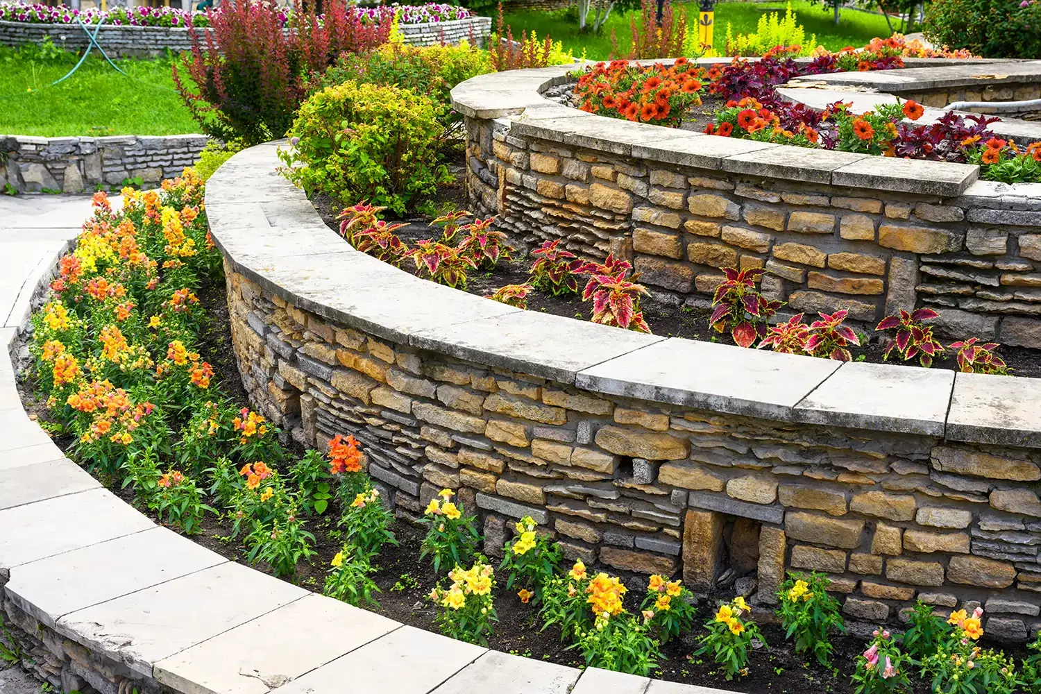 Outdoor retaining wall installed by Liban Landscape